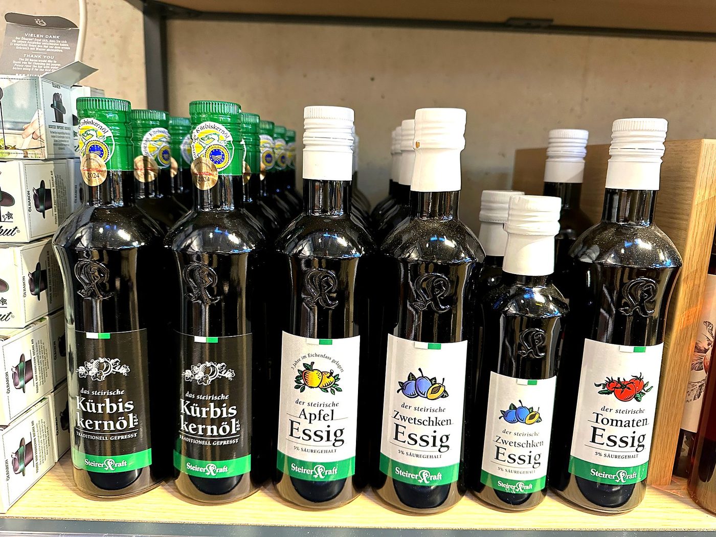 Essige und Balsamico in Flaschen